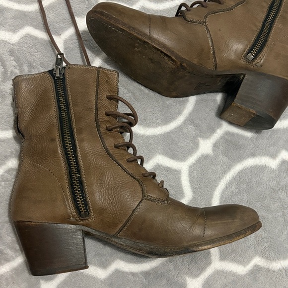 Frye Brown Leather lace up heeled Ankle Boots - Picture 13 of 14